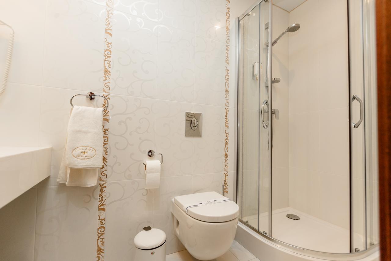 Galant Hotel ตรุสคาเวตส์ ภายนอก รูปภาพ