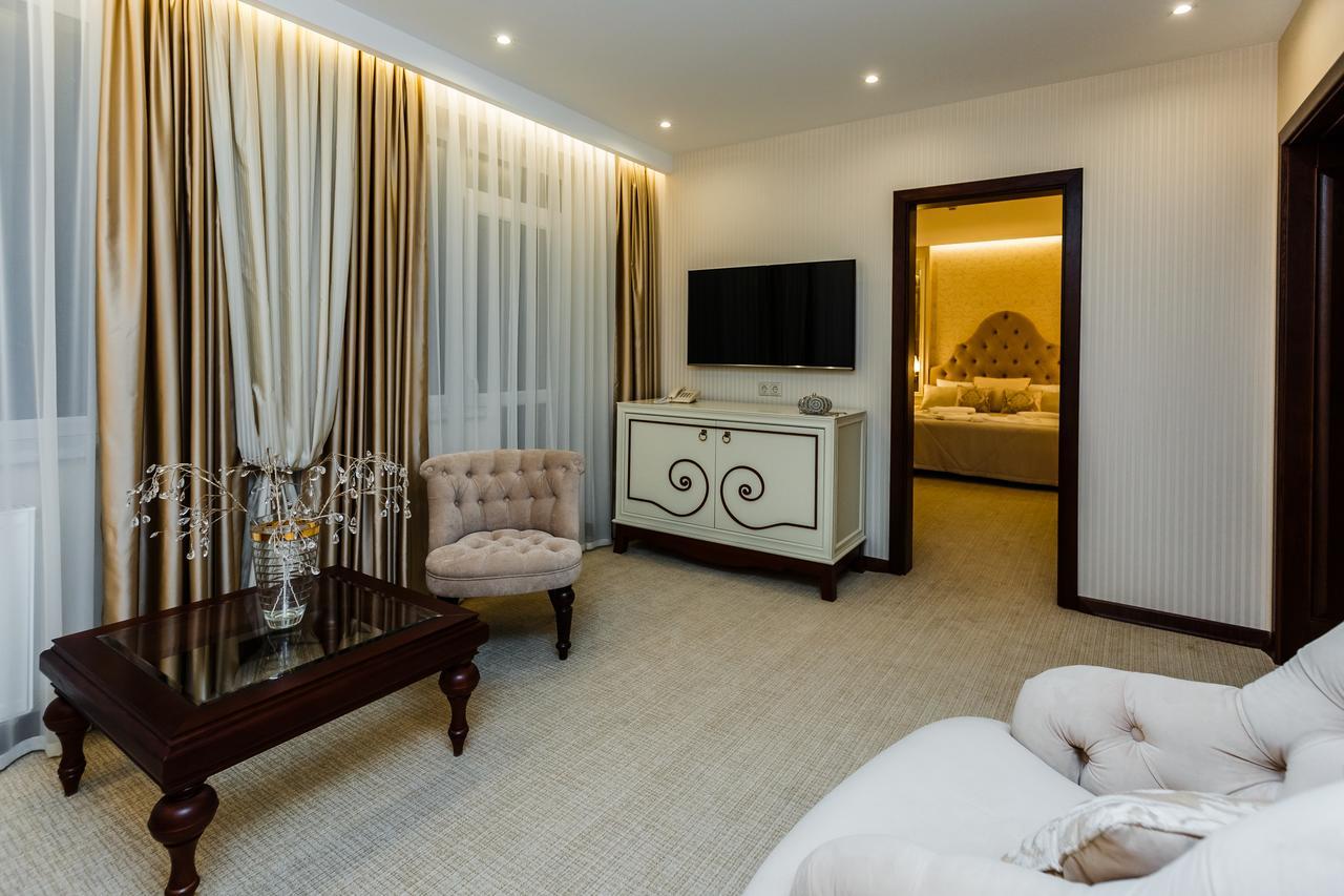 Galant Hotel ตรุสคาเวตส์ ภายนอก รูปภาพ